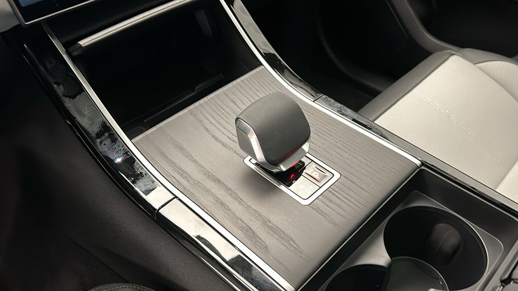 2026 Land Rover Range Rover Velar Dynamic SE 20
