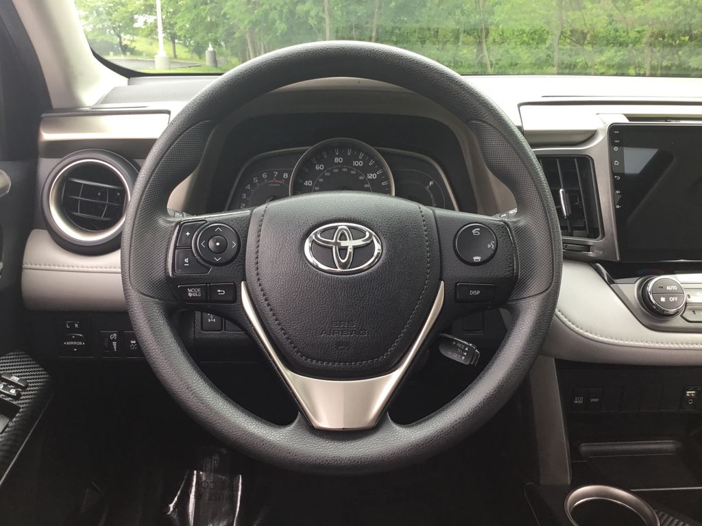 2014 Toyota RAV4 XLE 17