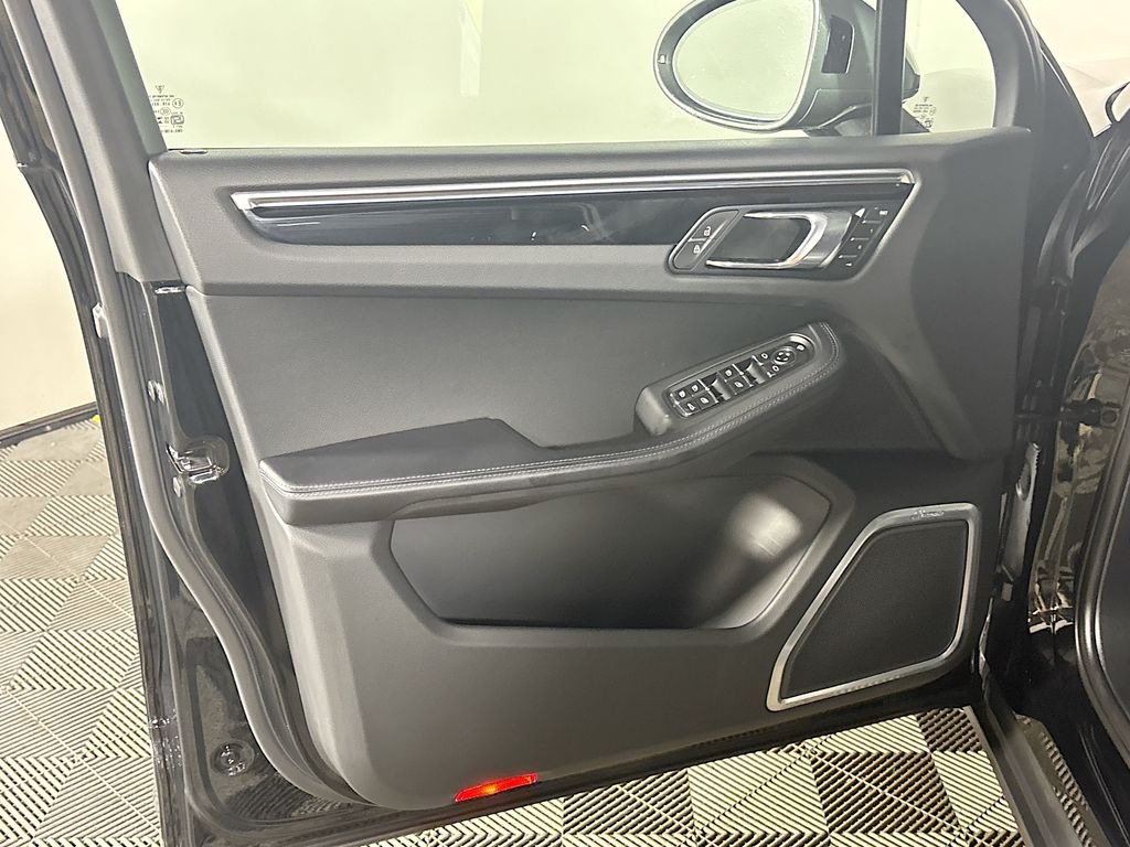 2024 Porsche Macan T