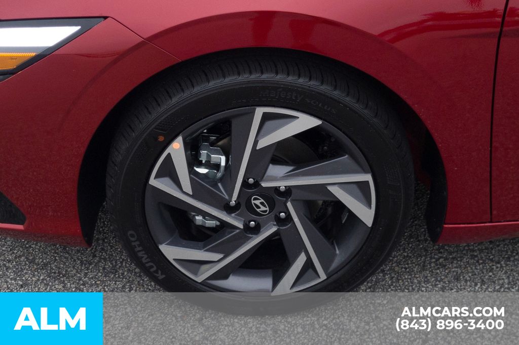 2025 Hyundai Elantra Limited photo 11