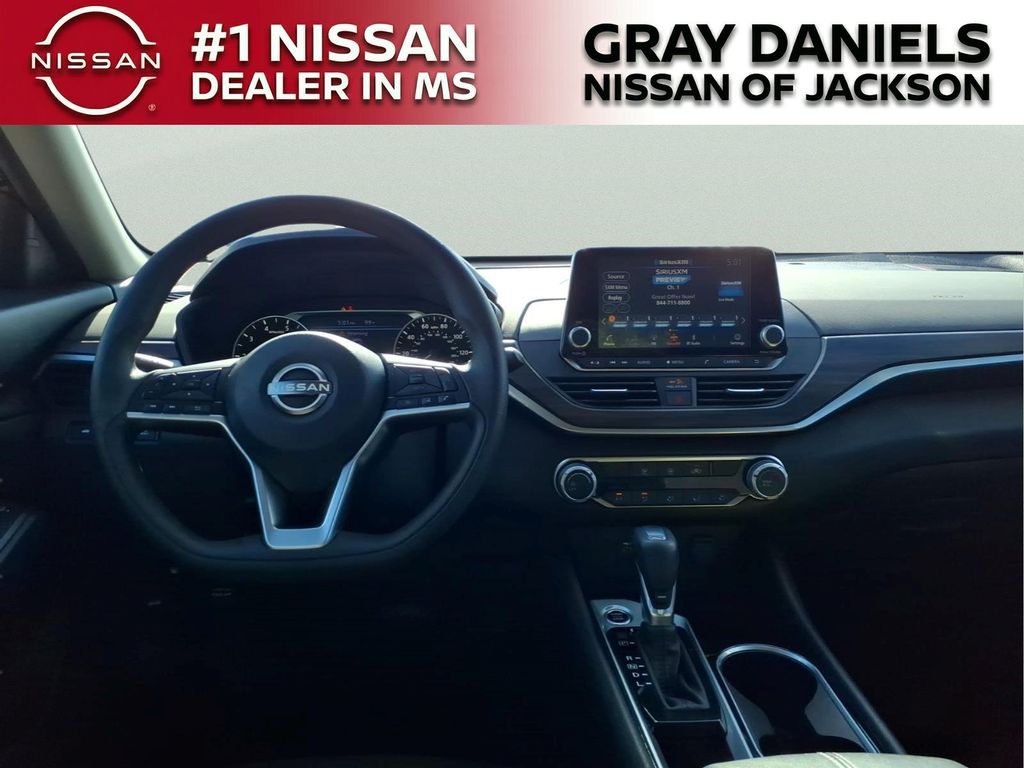Used 2024 Nissan Altima Sedan