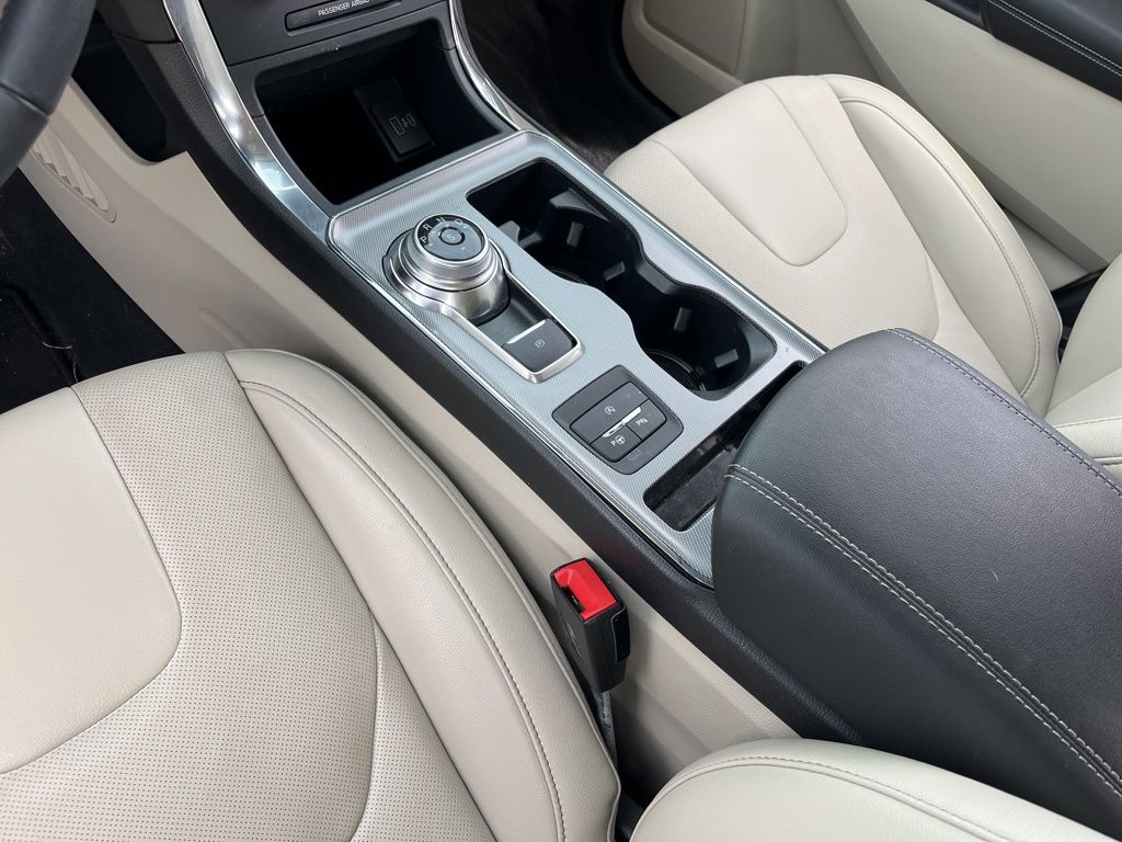 Thumbnail: 2022 Ford Edge - 21