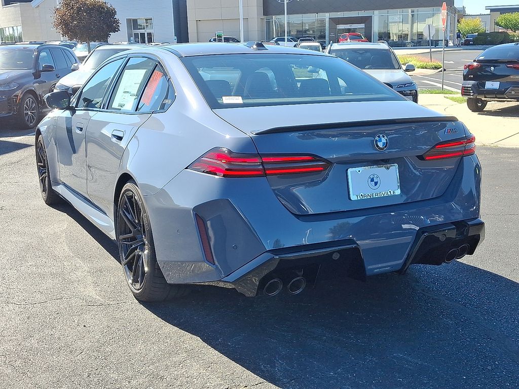 Thumbnail: 2026 BMW M5 - 3