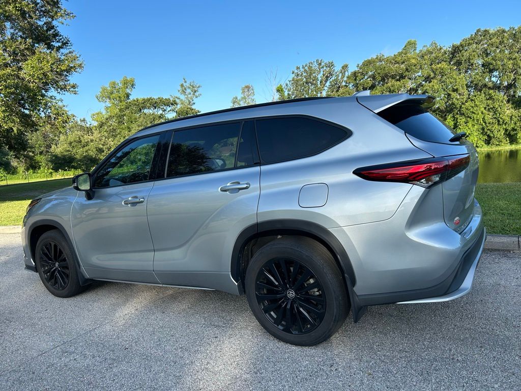 Thumbnail: 2023 Toyota Highlander - 3