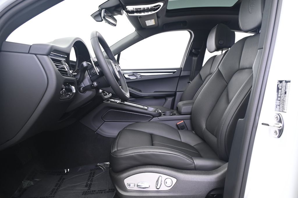 Thumbnail: 2026 Porsche Macan - 29