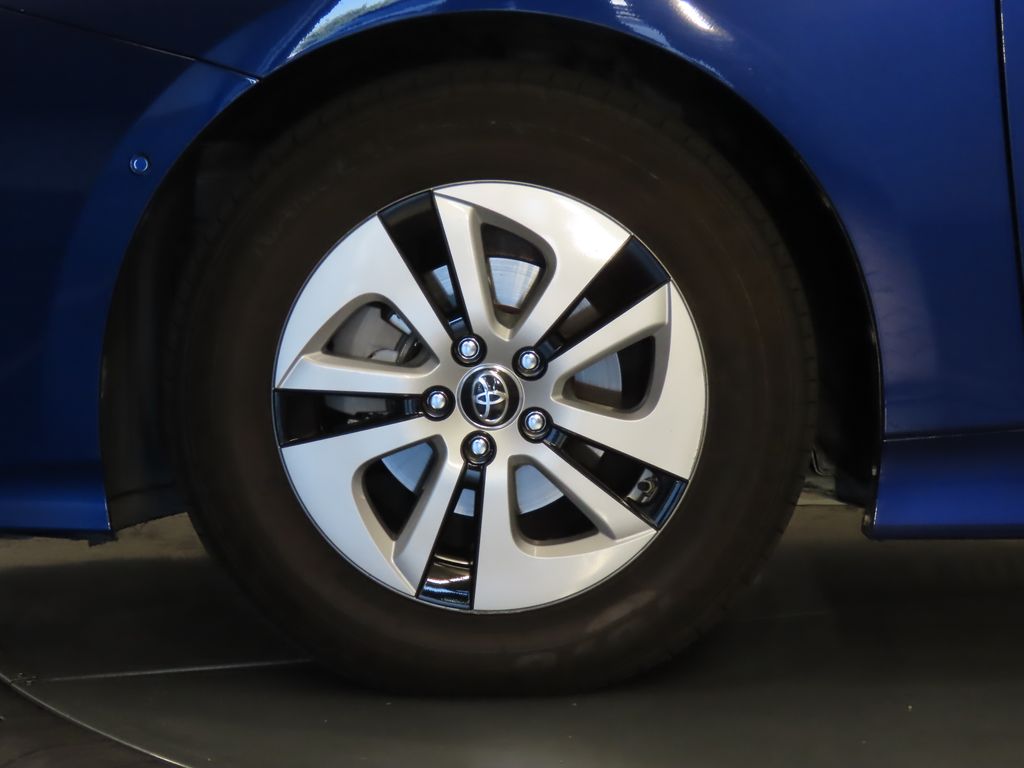 Thumbnail: 2017 Toyota Prius - 11