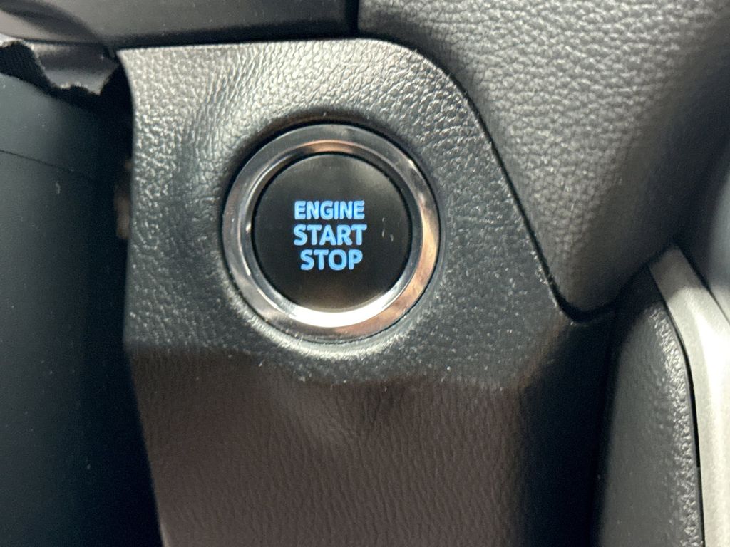 Thumbnail: 2022 Toyota RAV4 - 20