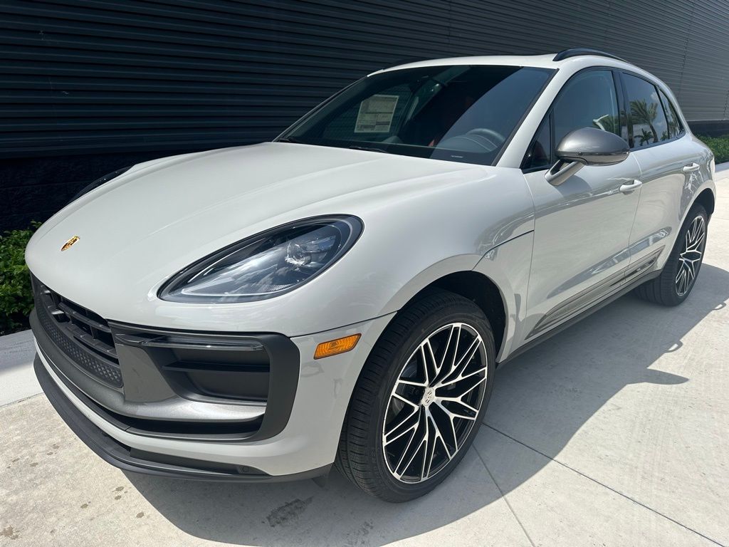 Thumbnail: 2025 Porsche Macan - 10