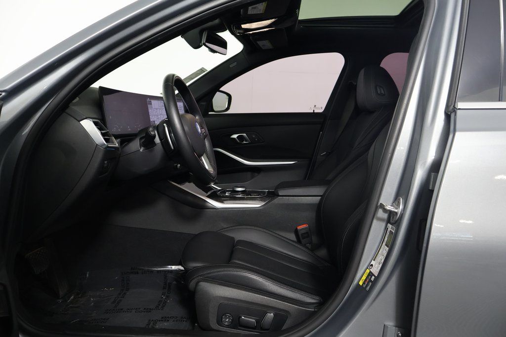 Thumbnail: 2024 BMW 3 Series - 10