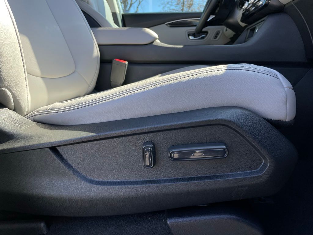 Thumbnail: 2025 Honda Pilot - 30