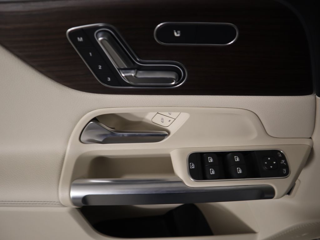 Thumbnail: 2026 Mercedes-Benz GLB - 24