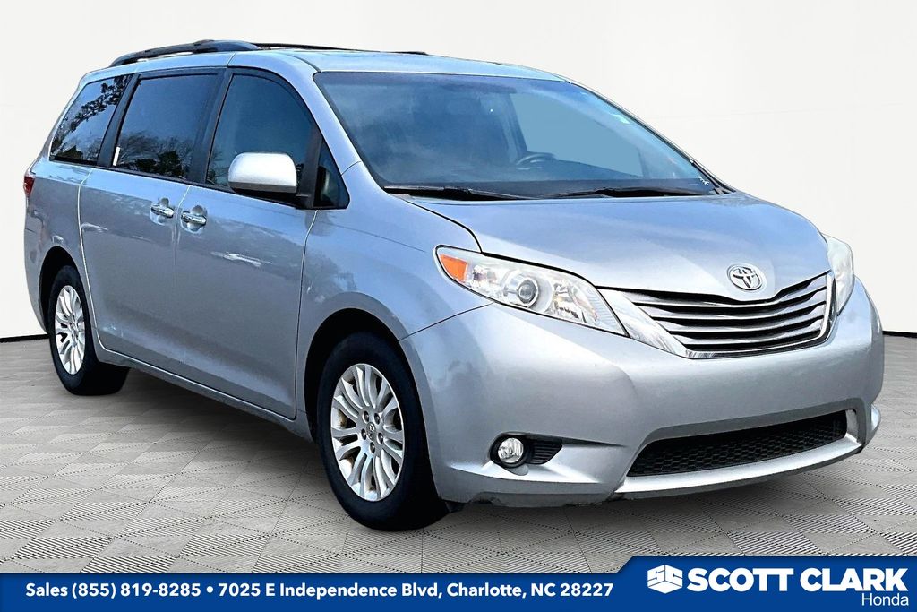 2015 Toyota Sienna XLE