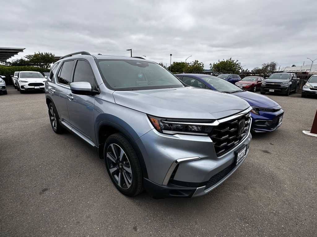 View vehicle photo 6