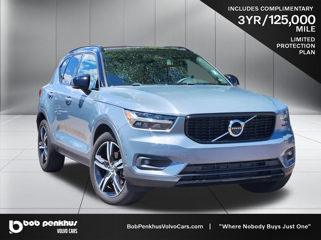 2022 Volvo XC40 R-Design