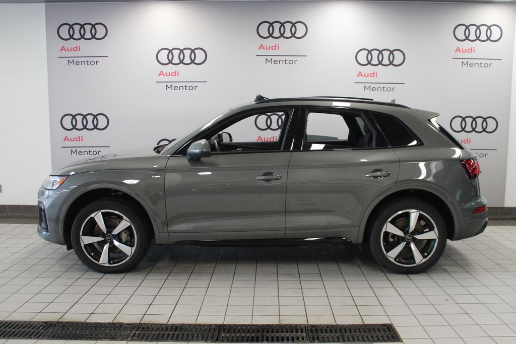 Thumbnail: 2023 Audi Q5 - 3