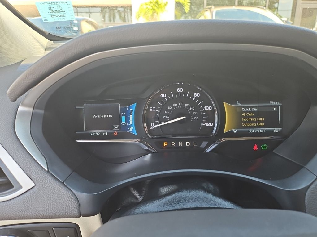 Used 2015 White Lincoln Base image 22