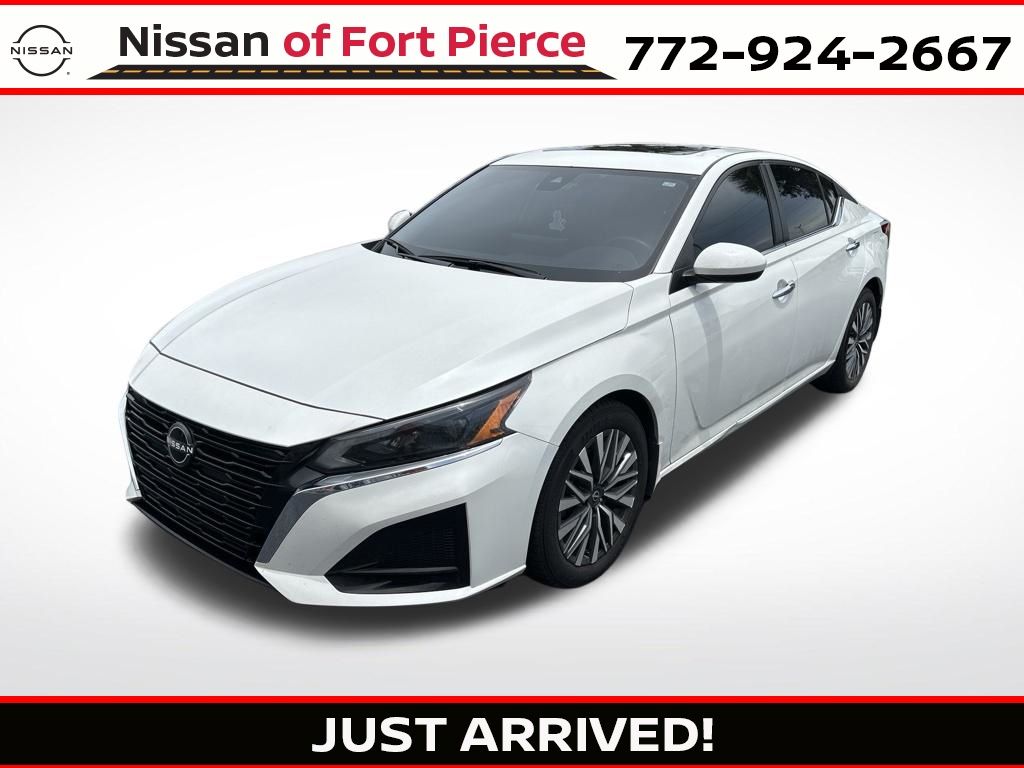 Pearl White Tricoat 2024 Nissan Altima Sedan Front-Wheel Drive Continuously Variable Transmission