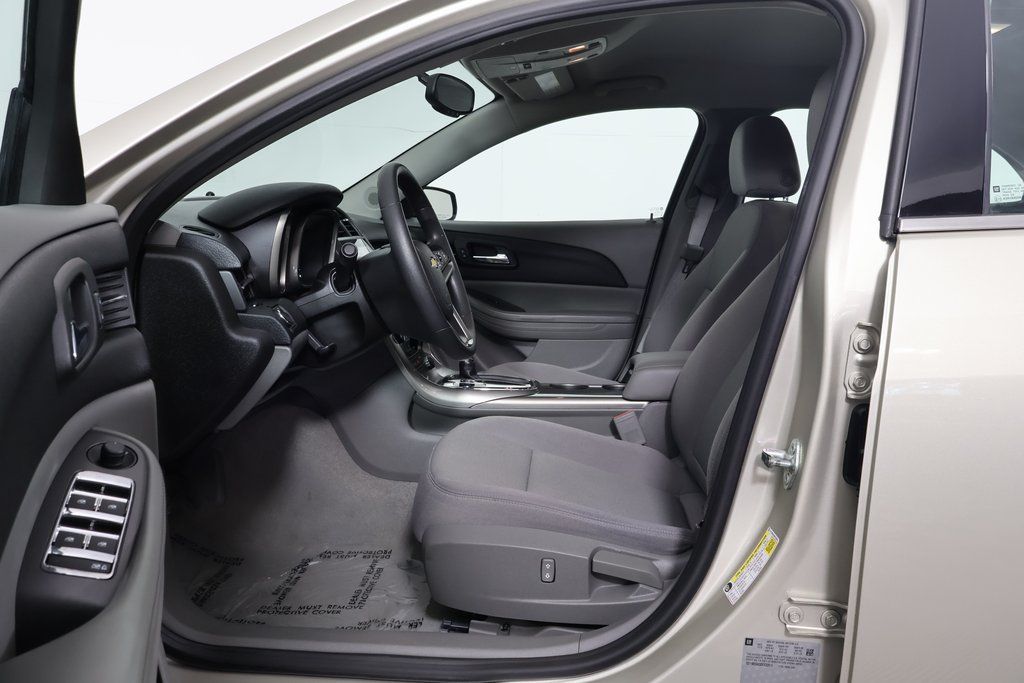 2013 Chevrolet Malibu LS 10