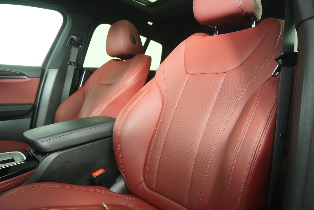 Thumbnail: 2025 BMW X4 - 10