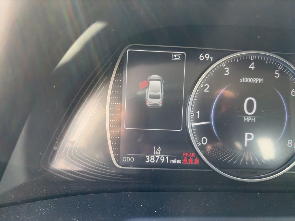 Thumbnail: 2021 Lexus ES - 7