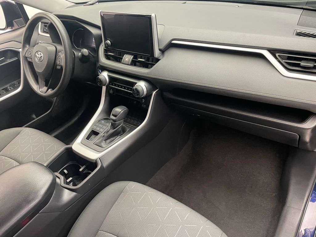 2023 Toyota RAV4 XLE 16