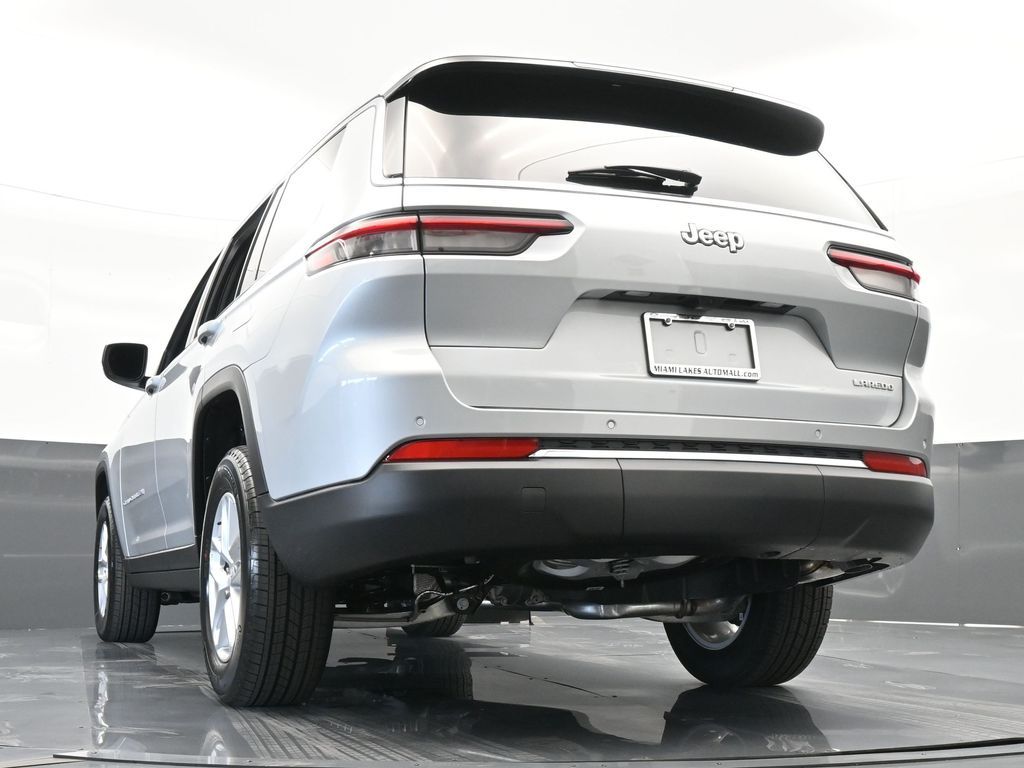 Used 2024 Silver Zynith Jeep Laredo image 49