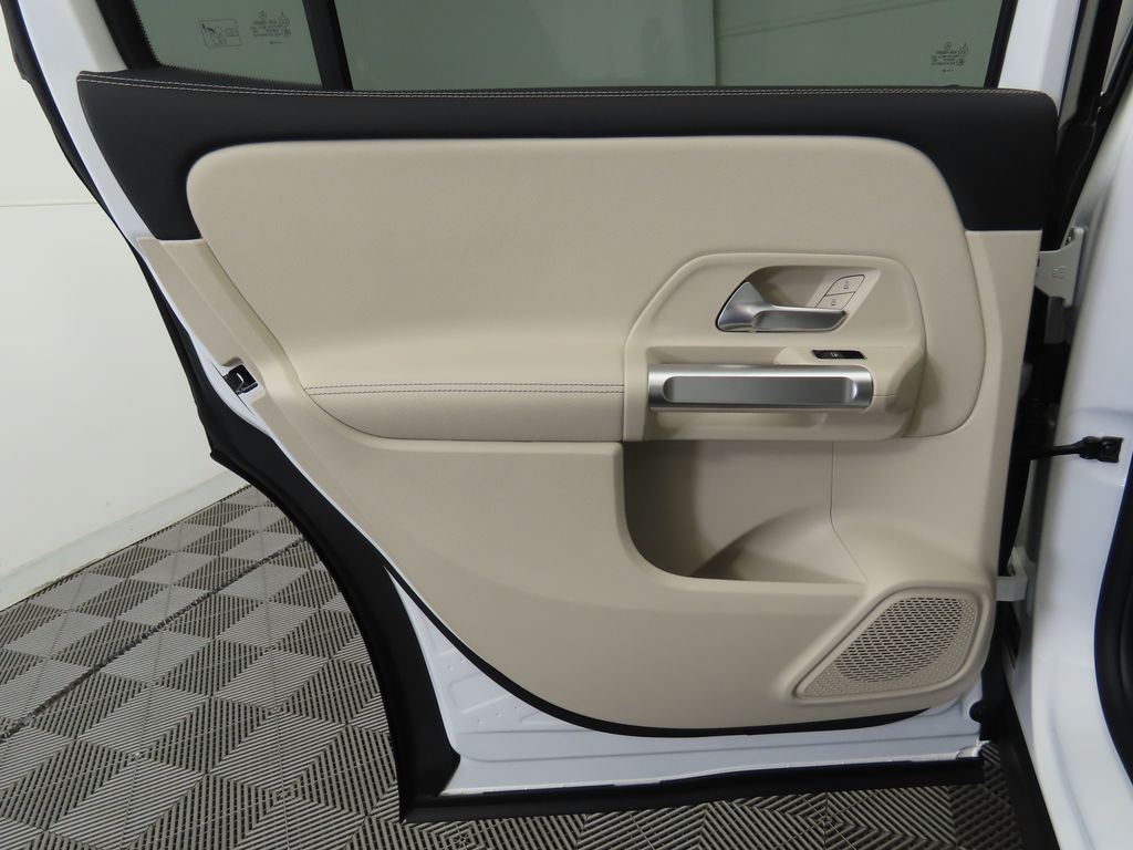2025 Mercedes-Benz GLB 250 26