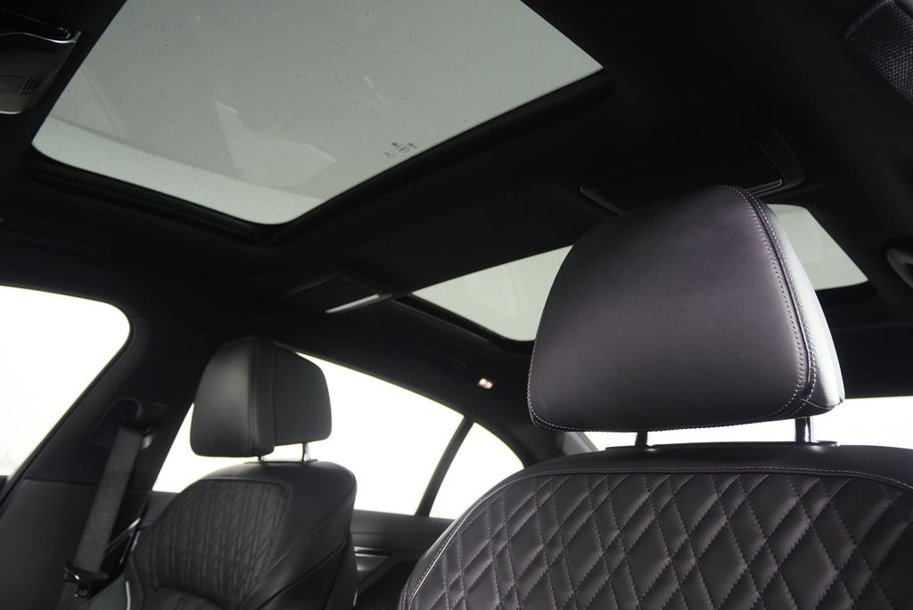 Thumbnail: 2022 BMW 7 Series - 12