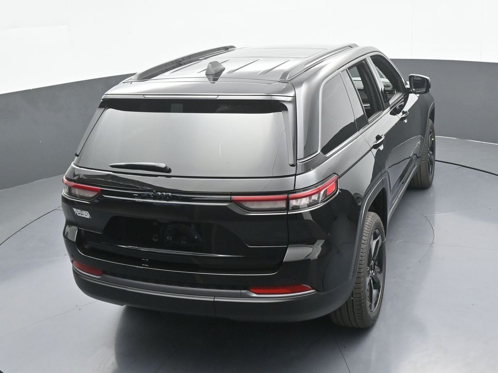 New 2026 Diamond Black Crystal Pearlcoat Jeep Limited image 45