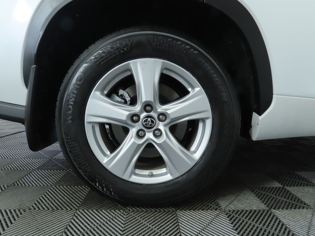 Thumbnail: 2023 Toyota Highlander - 32