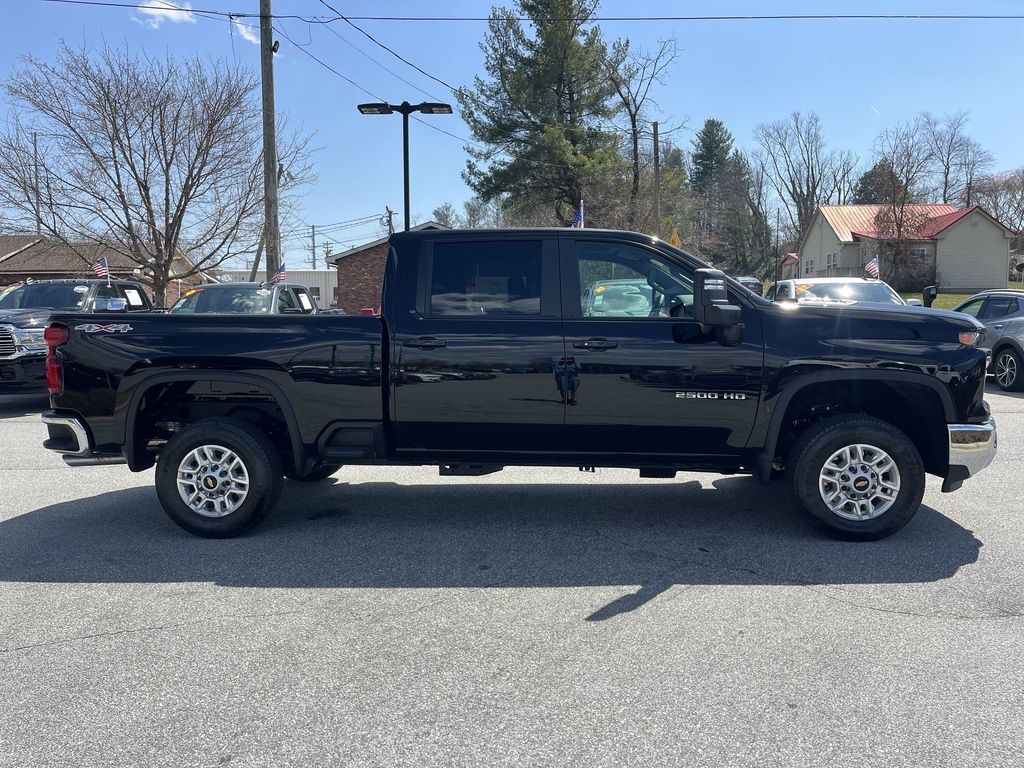 2025 Chevrolet Silverado 2500HD LT photo