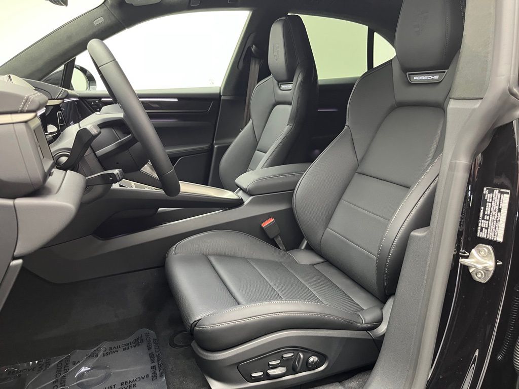 Thumbnail: 2025 Porsche Macan - 5