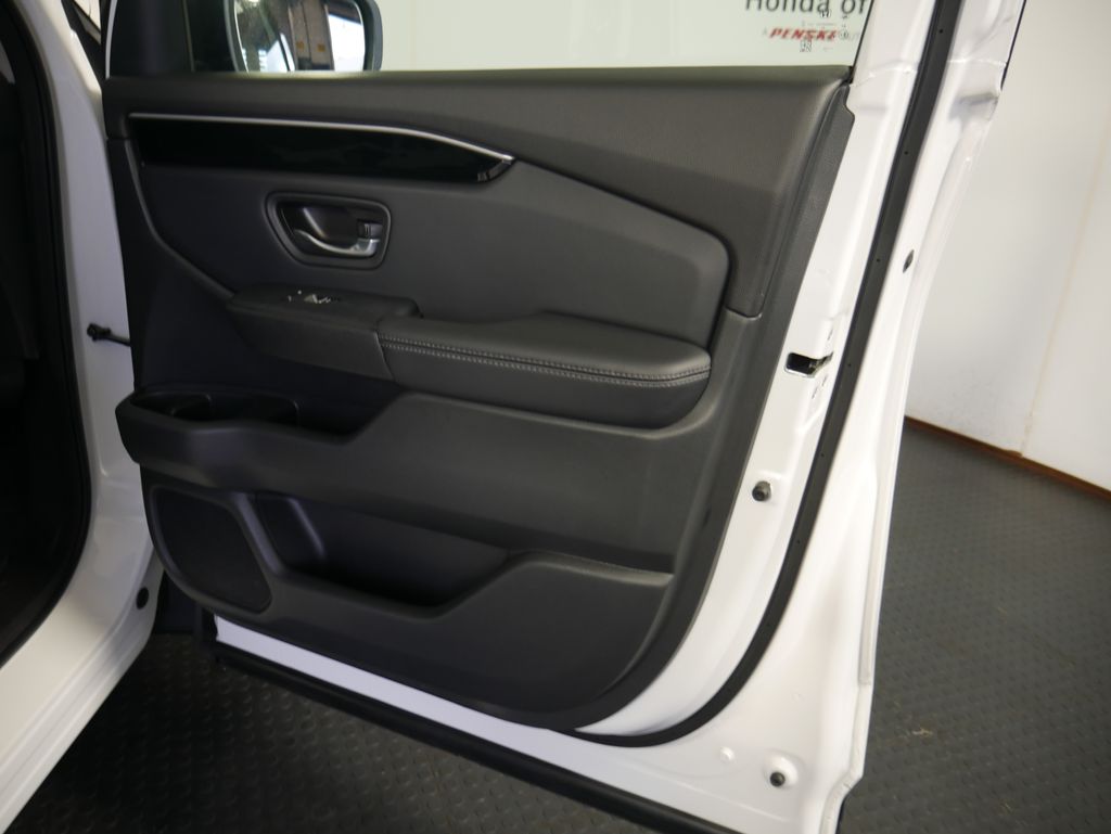 Thumbnail: 2023 Honda Pilot - 5