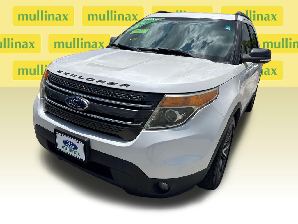 Used 2015 White Ford XLT image 9