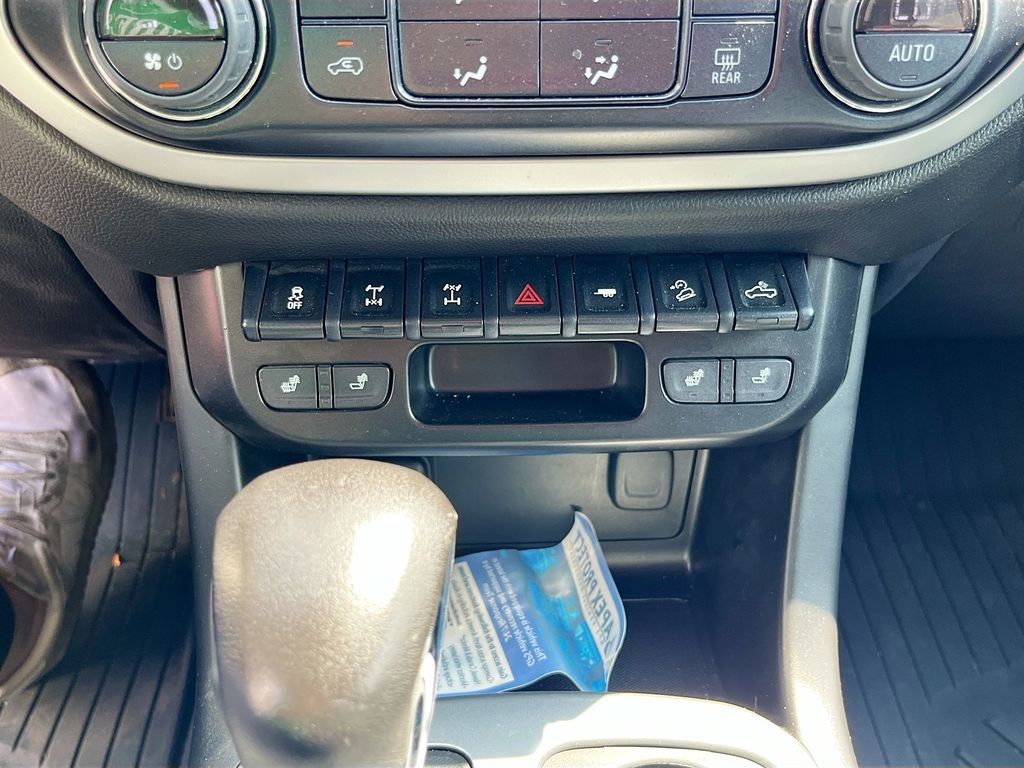 Used 2022 Black Chevrolet ZR2 image 21
