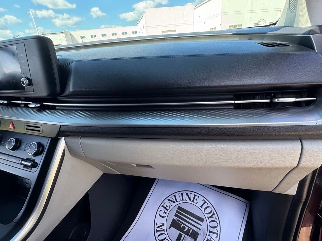 Used 2022 Kia Carnival Van