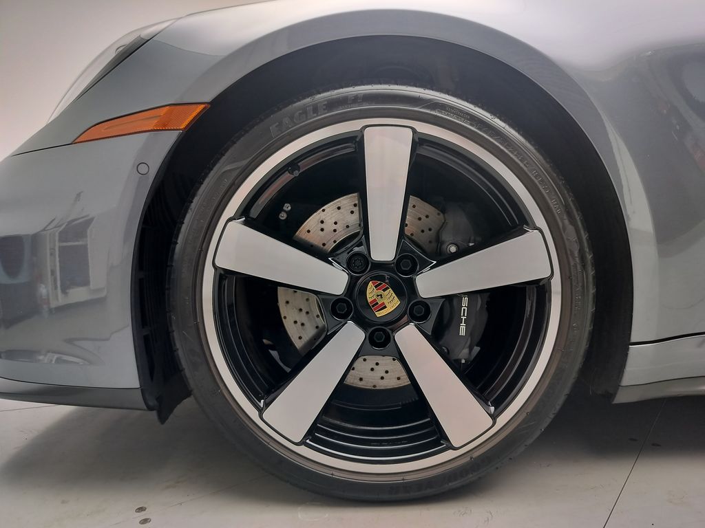 Thumbnail: 2025 Porsche 911 - 22