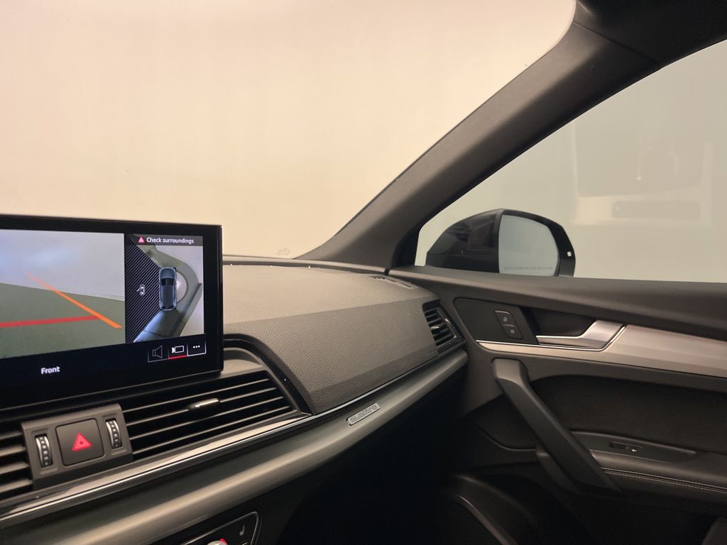 Thumbnail: 2021 Audi SQ5 - 22