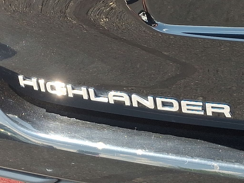 Thumbnail: 2022 Toyota Highlander - 30
