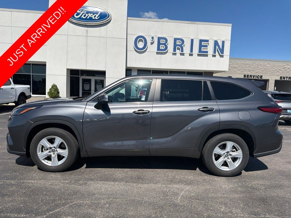 Magnetic Gray Metallic 2023 Toyota Highlander SUV / Crossover Front-Wheel Drive 8-Speed Automatic