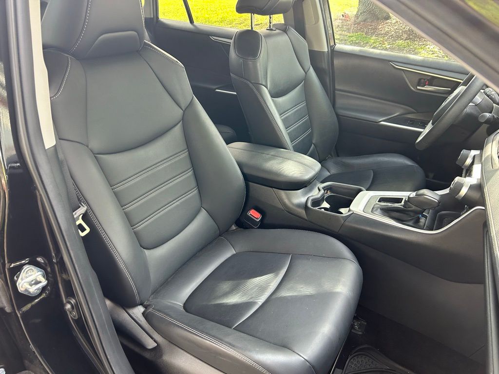 2021 Toyota RAV4 XLE Premium 15