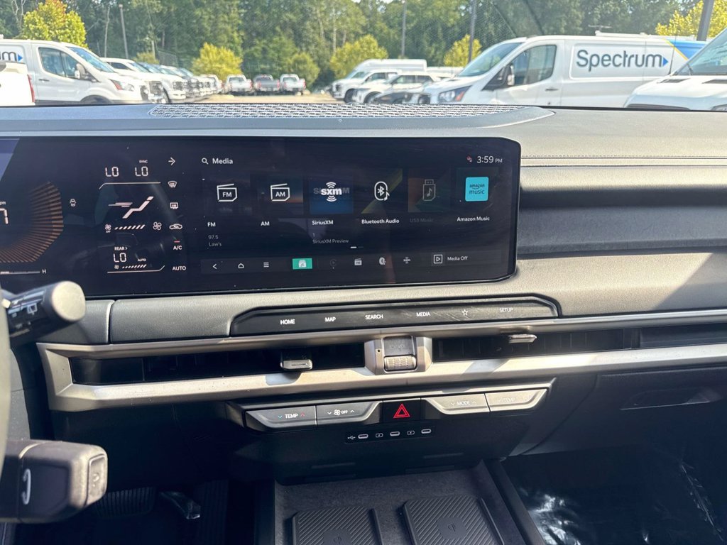 Used 2027 Black Kia S image 19