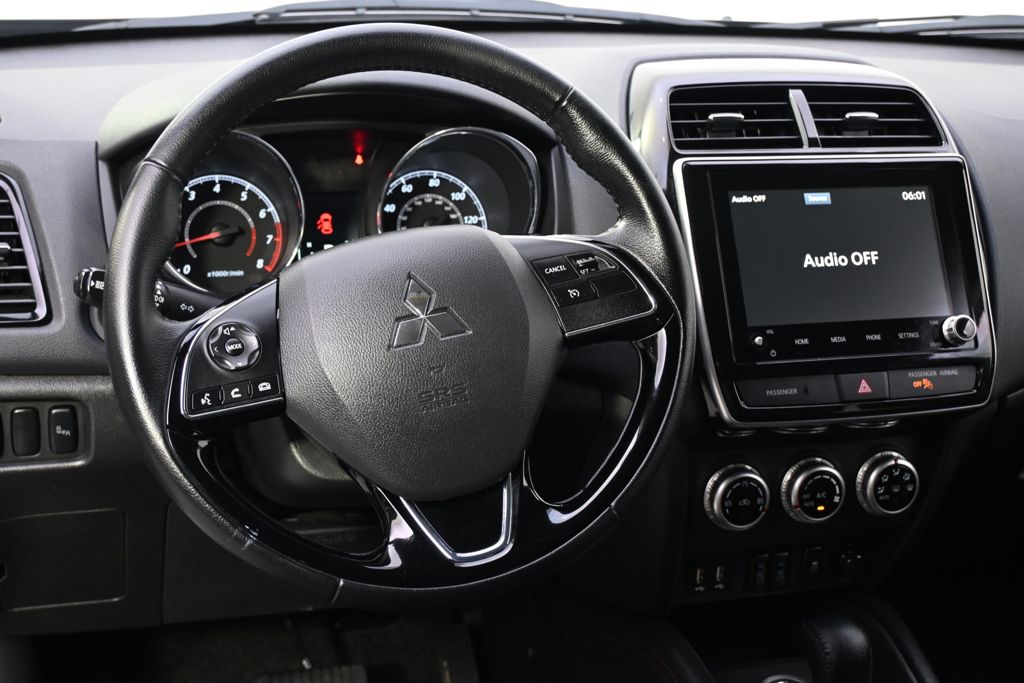 Used 2025  Mitsubishi 2.0 SE image 12