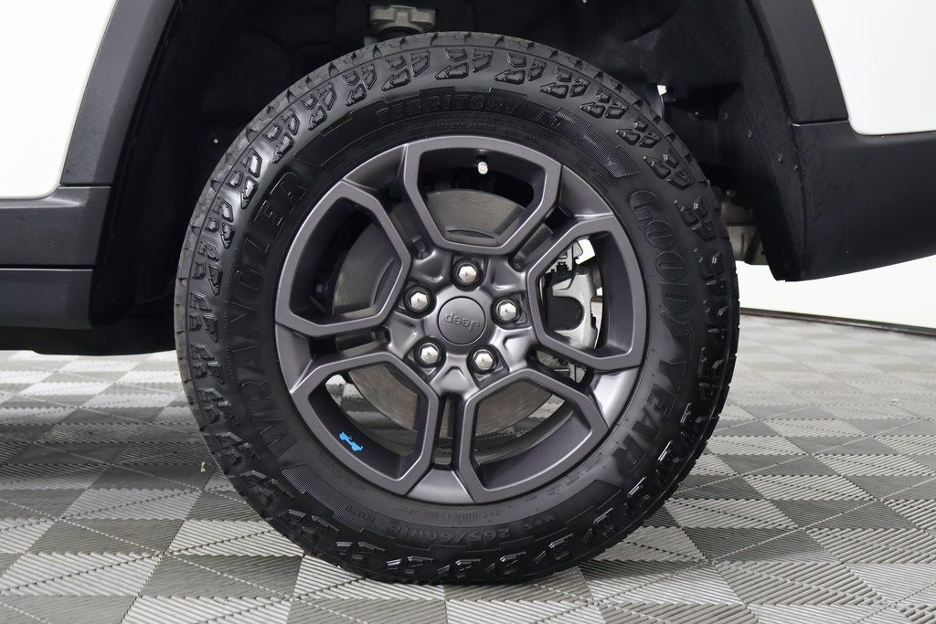 Thumbnail: 2023 Jeep Grand Cherokee - 16