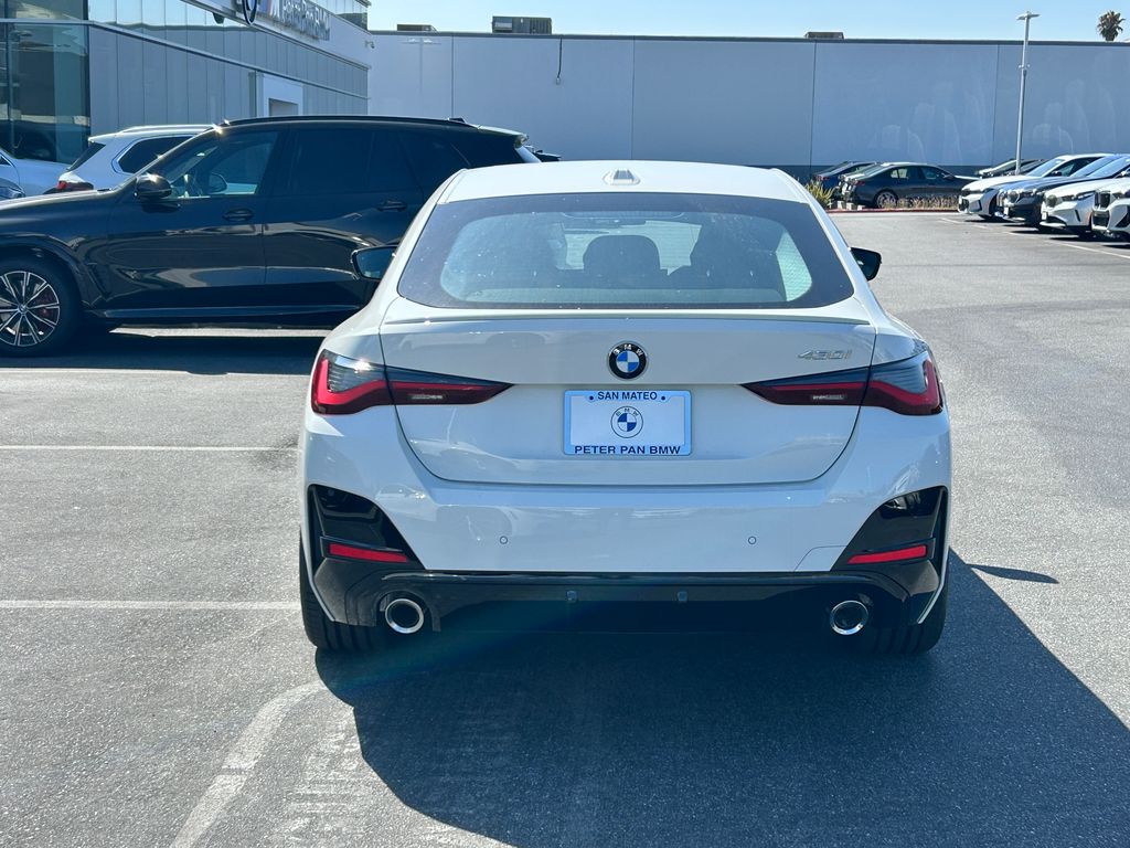 Thumbnail: 2026 BMW 4 Series - 4