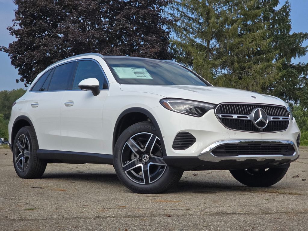 New 2027 White Mercedes-Benz GLC 300 image 2