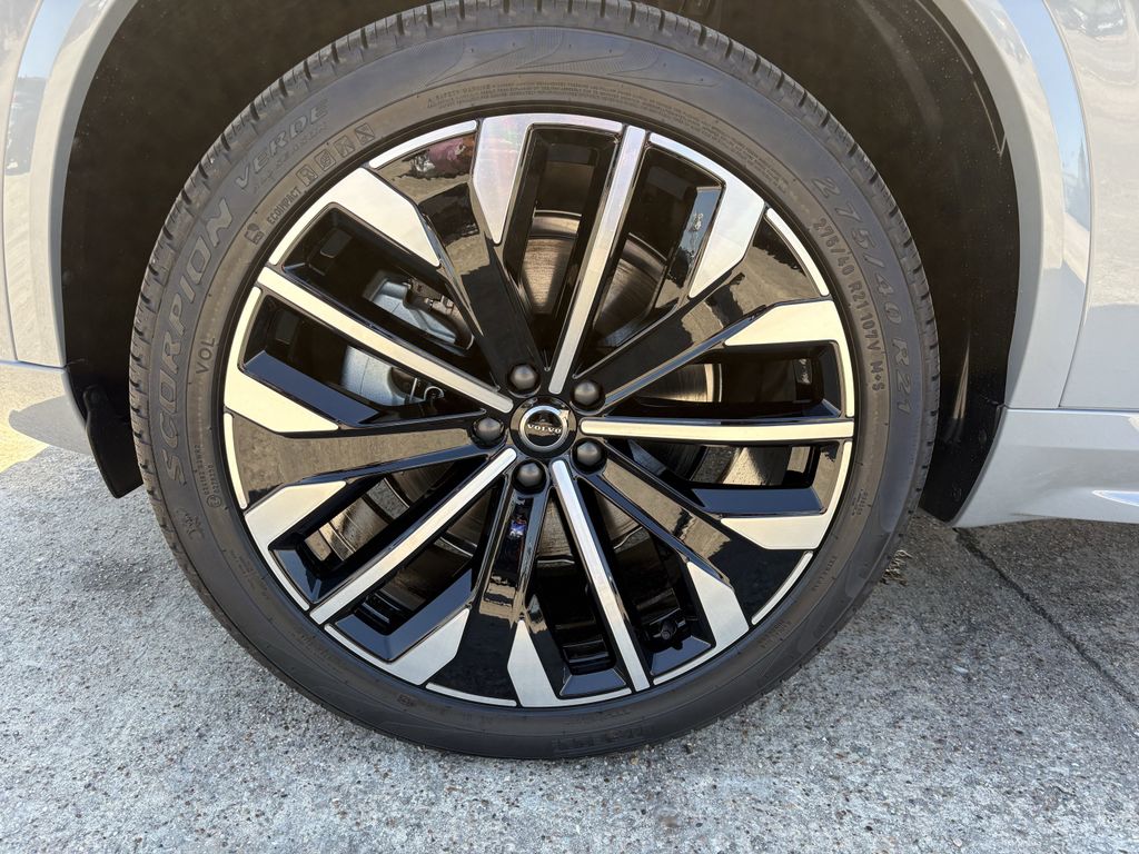 New 2026 Vapour Grey Volvo B6 Plus 7-Seater image 9