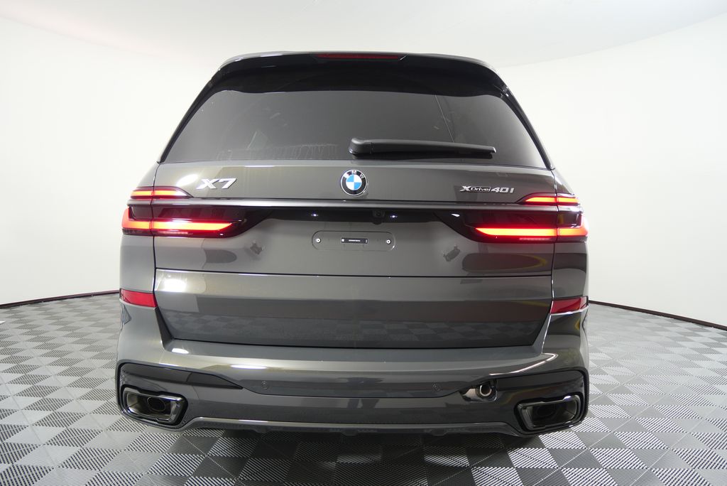 Thumbnail: 2026 BMW X7 - 4