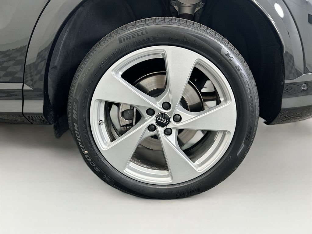 Thumbnail: 2025 Audi Q5 - 30