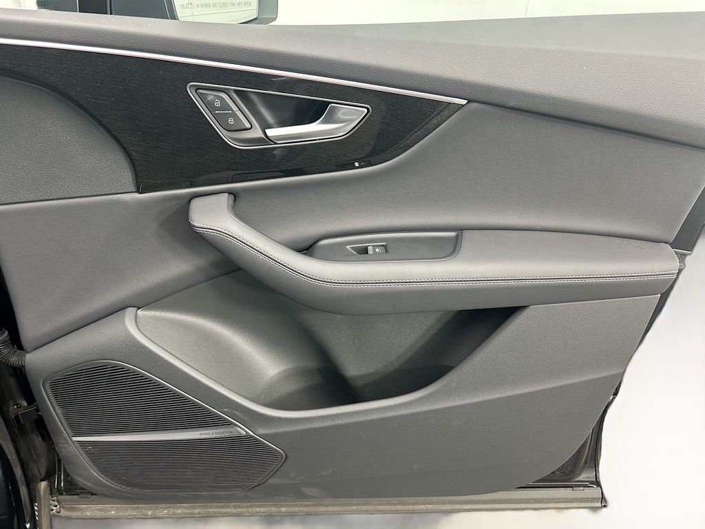 Thumbnail: 2025 Audi Q7 - 24